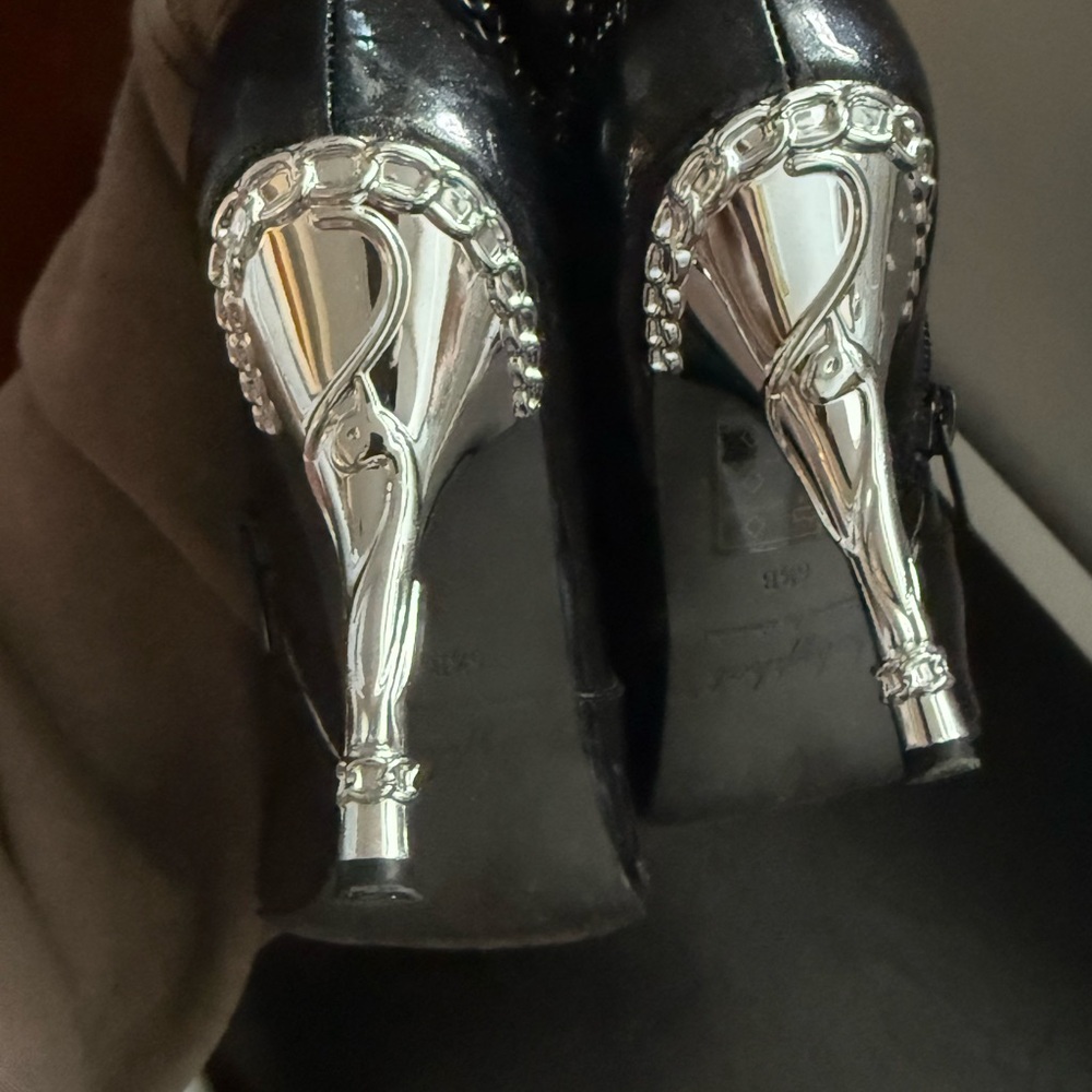 Vintage Baby Phat Glossy Black Ankle Boots w/ Silver Charm Chain Mint Condition - Picture 4 of 6